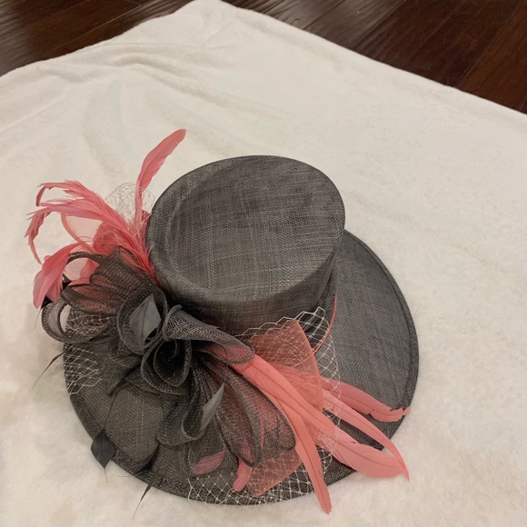 Derby Hat - gray with coral feather and gray flower accents - Picture 2 of 7